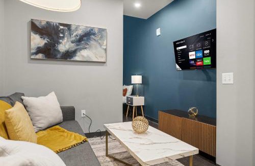 Cultural District Apartment | CozySuites Modern 1BR in Downtown Pitts #1