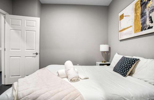 Cultural District Apartment | CozySuites Modern 1BR in Downtown Pitts 9
