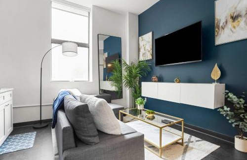 Cultural District Apartment | CozySuites Modern 1BR in Downtown Pitts 13