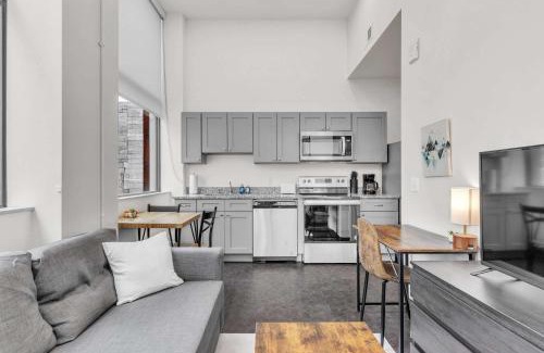 Cultural District Apartment | CozySuites Modern 1BR in Downtown Pitts #18