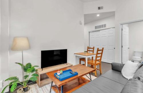 Cultural District Apartment | CozySuites Modern 1BR in Downtown Pitts #22
