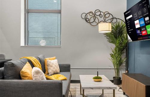 Cultural District Apartment | CozySuites Modern 1BR in Downtown Pitts #2