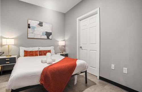 Cultural District Apartment | CozySuites Modern 1BR in Downtown Pitts #2