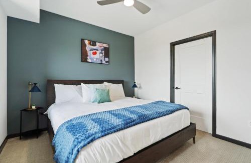 Lockerbie Square Apartment | CozySuites on Mass with garage parking #5