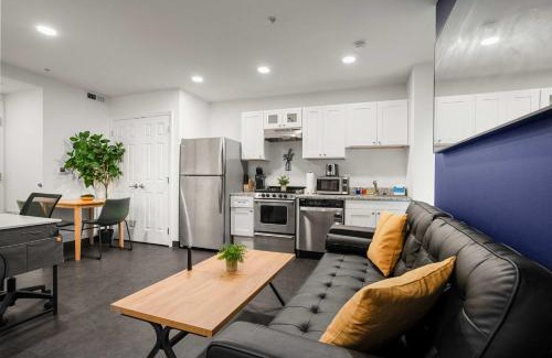 Cultural District Apartment | CozySuites Stunning 1BR in Downtown Pitts #1