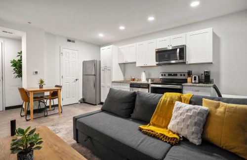 Cultural District Apartment | CozySuites Stunning 1BR in Downtown Pitts #3