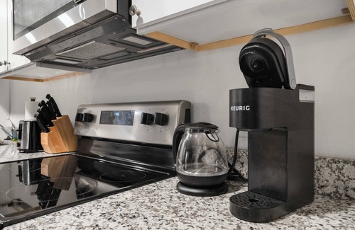 Cultural District Apartment | CozySuites Stunning 1BR in Downtown Pitts #2