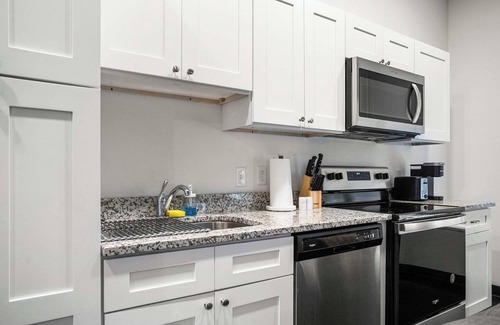 Cultural District Apartment | CozySuites Stunning 1BR in Downtown Pitts #13