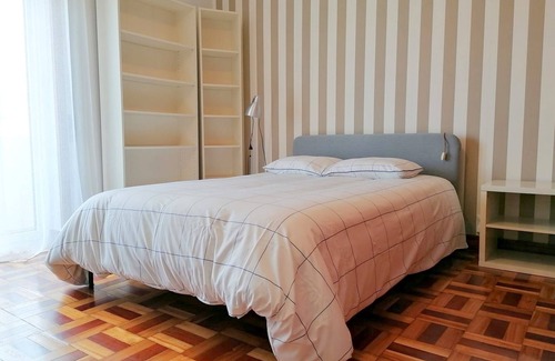 Santo Antonio dos Olivais Cabin | CQ3 ❤️ Cozy Bedroom with Balcony & Double Bed