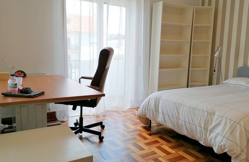 Santo Antonio dos Olivais Cabin | CQ3 ❤️ Cozy Bedroom with Balcony & Double Bed