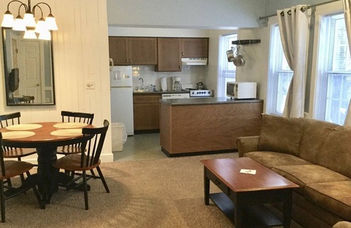 Wilmington Apartment | Crafts Inn, Hotel Suite with pool and hot tub.