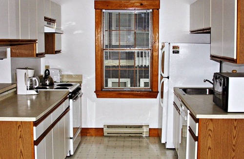 Wilmington Apartment | Crafts Inn, Hotel Suite with pool and hot tub.