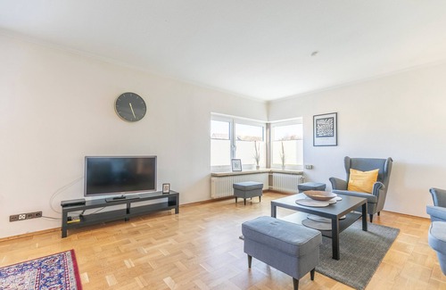 Lunden Apartment | Craftsman apartment F47: 4 bedrooms, with parking, W-LAN, kitchen, bathroom