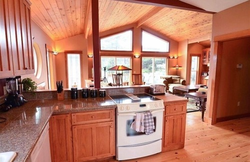 Depoe Bay House | Craftsman Beach House - Great Ocean Views Monthly