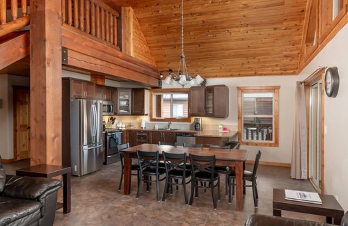 Valemount House | Cranberry Cabin Rental