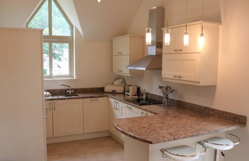 Kenmore Cottage | Crannog Lodge - sleeps 6 guests in 3 bedrooms