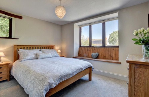Lynton House | Cranscombe Barn - Two Bedroom House, Sleeps 4