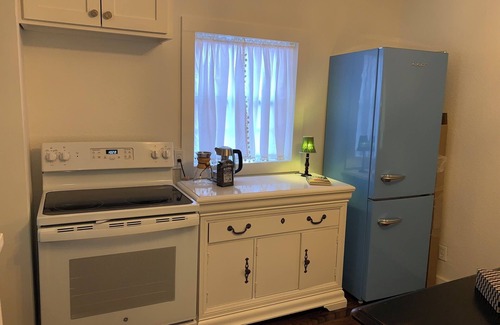 McKinney Cottage | Crape Myrtle Cottage in McKinney Historic District