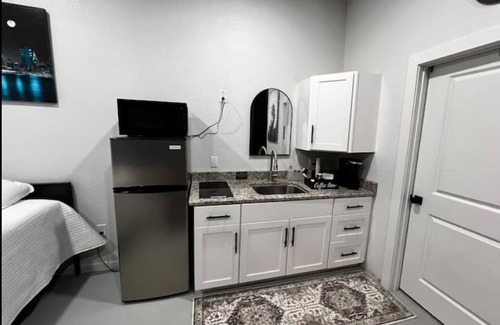 Hobbs Apartment | Crash Pad- Studio West Room 502B