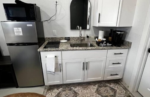 Hobbs Apartment | Crash Pad- Studio West Room 502B