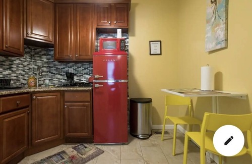 Newark Apartment | Crawford apt #2