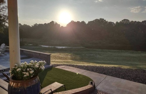Glenwood House | Crawford's Lookout a.k.a-CLO ~ Private RiverFront ~ Outdoor Entertainment Patio