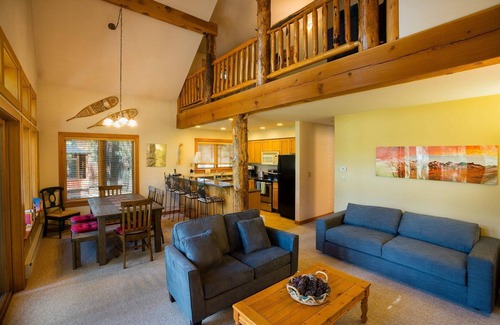 Mazama Cabin | Crazy Squirrels Cabin - 1st floor with one bedroom