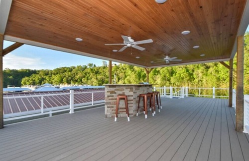 Nancy Boat Rental | Cream Houseboat 4 Bedroom