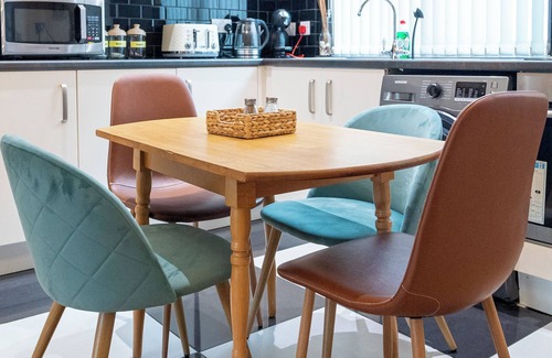 Sheffield Apartment | Creative & cheerful apartment by Avo in Sheffield