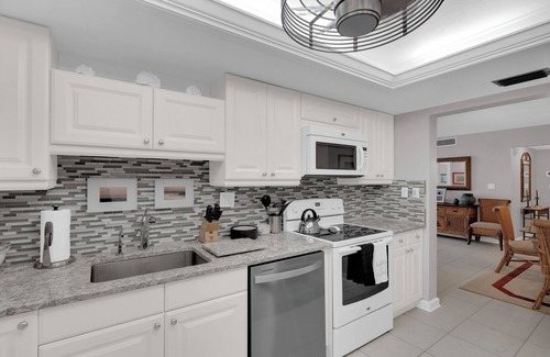 South Island Condo | Creciente 514N Beachfront 2B/2B Island Vacation Condo, Gulf View