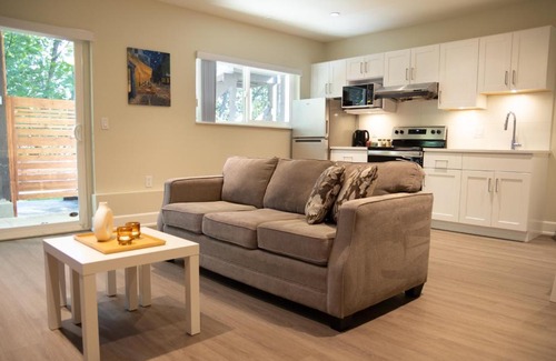 Burnaby Apartment | Creek Side 2-Bedroom Guest Suite