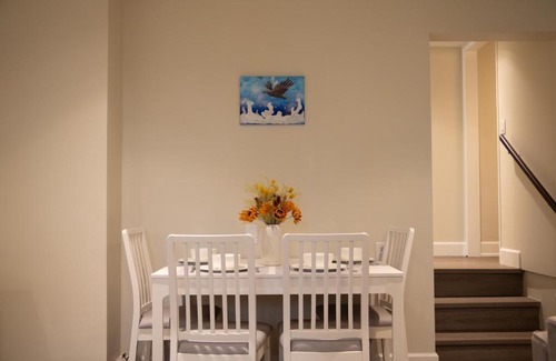 Burnaby Apartment | Creek Side 2-Bedroom Guest Suite