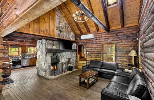 Bushkill Cabin | Creekfront Rustic Log Cabin