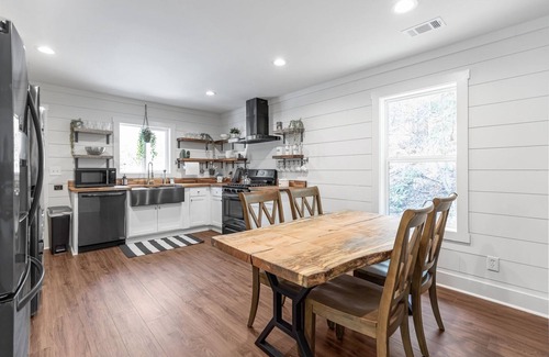 Helen House | Creekside Cottage– Historic Water-View Cottage