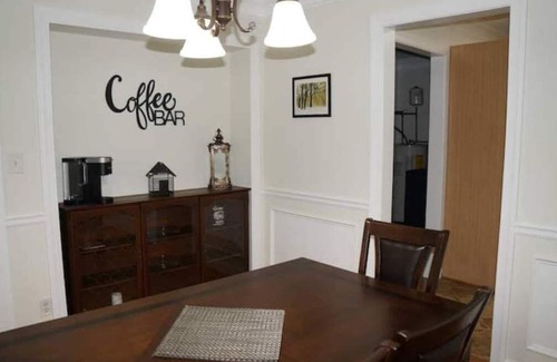 Sylacauga House | Creekside Cottage - Remodeled Mid-20th Century home in downtown Sylacauga area!