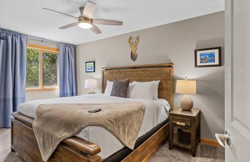 Canmore Apartment | Creekside Downtown 2 Bedroom Condo managed by Little Sister Getaways