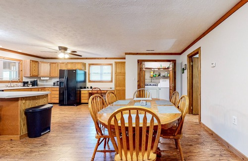 Blairsville Cabin | Creekside home near the lakes with beautiful yard, firepit & Ping-Pong