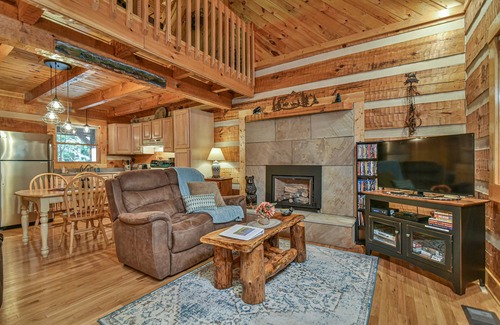 Cosby Cabin | Creekside, Hot Tub, Fire Pit, Fireplace, Quiet, Easy Access