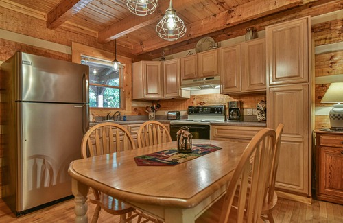Cosby Cabin | Creekside, Hot Tub, Fire Pit, Fireplace, Quiet, Easy Access