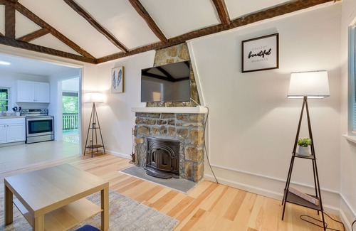 Monroe House | Creekside Hudson Valley Retreat ~ 4 Mi to Winery!