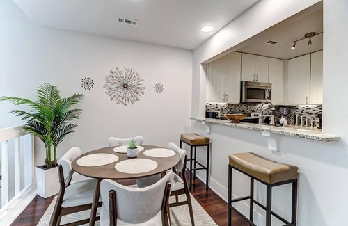 Wilmington House | Creekside Modern Retreat