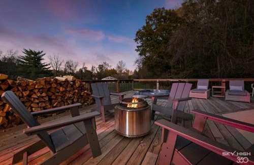 Rogers House | Creekside Oasis - 5BR Retreat with Pool & Hot Tub