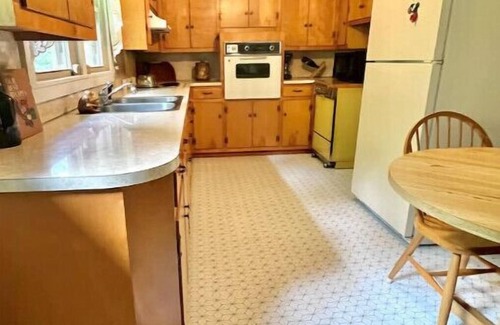 Lansing House | Creekside Rural Retreat in Beautiful Ashe Countyn
