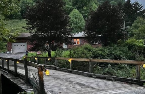 Lansing House | Creekside Rural Retreat in Beautiful Ashe Countyn