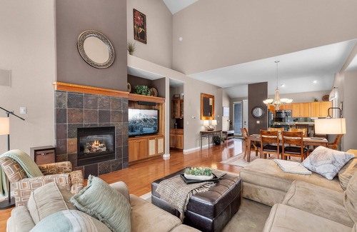 Redmond House | Creekside Townhouse in Eagle Crest-Ridge. 4 guests with private hot tub