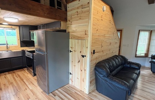 Angelica Cabin | Creekside View Cabin - Newly Remodeled