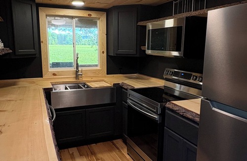 Angelica Cabin | Creekside View Cabin - Newly Remodeled