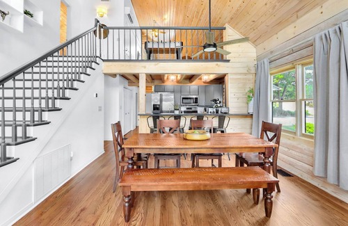 Wimberley House | Creekside Vista Escape I Families, Water, Hot tub