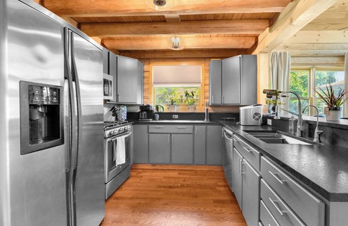 Wimberley House | Creekside Vista Escape I Families, Water, Hot tub