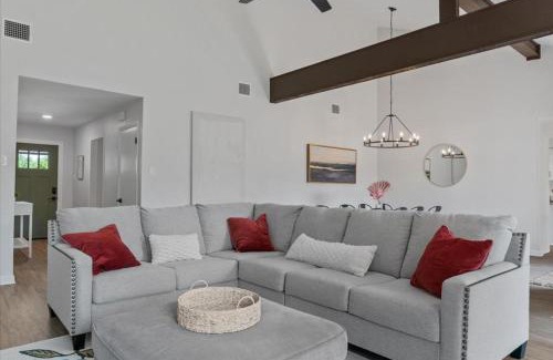 Round Rock House | Creekview Cottage- Events, Hot Tub, Gameroom